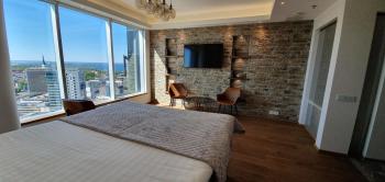 Skyview Suite - Breathtaking Views From Bed and From Jacuzzi. City Center Skyscraper Upper Floors, Tallin (foto 2)