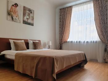 City Inn Riga App 2026 renovated, Town Hall view with parking, Рига (фото 2)