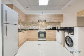 Sunny 1BR at Canal Residences West Dubai Sports City by Deluxe Holiday Homes, Dubaj (fotografie 4)