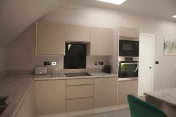 The Loft, Bootham House - luxury city centre apartment with parking space, York (photo 5)