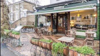 STUNNING GARDEN APARTMENT Central Exclusive Self Catering With Free Off Road Parking By Flat & Wiffi Beautifully Secluded 3 mins From All Amenities THIS IS A HOME NOT A HOTEL, London (photo 4)