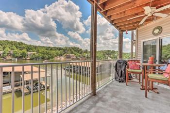 Lake View, Pool Access Idyllic Camdenton Condo!, Camdenton (foto 2)