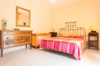 Independent Villa Located a few Minutes Walk From the Beach in Quiet Area, Palermo (fotografie 4)