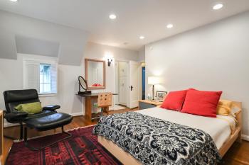 Beautiful airy architect-designed room and brand new private luxe bathroom, Los Angeles (foto 5)