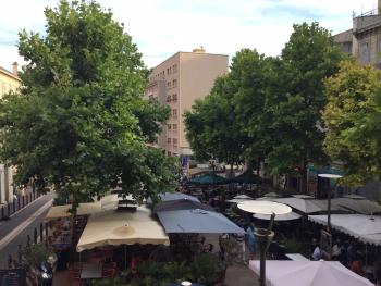 Typique T2 Terrasse situé Quartier Panier Vieux Port, Marseille (photo 3)