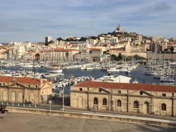 Typique T2 Terrasse situé Quartier Panier Vieux Port, Marseille (photo 4)