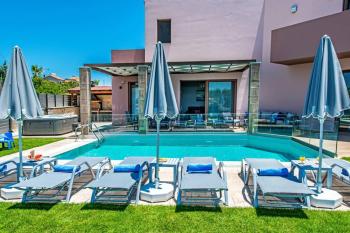 Villa Anthi, a modern villa with salted water pool,hot tub & BBQ!, Réthymno (fotografie 2)