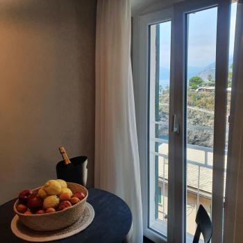 Dreamers Sea View - White and Green, Manarola (foto 3)