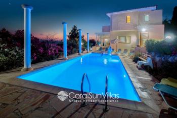 Wonderful quiet area, Completely Privacy, Large Private Pool, Colourful Garden, Peyia (Foto 3)