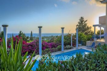 Wonderful quiet area, Completely Privacy, Large Private Pool, Colourful Garden, Peyia (Foto 4)