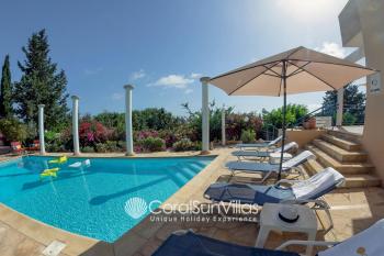 Wonderful quiet area, Completely Privacy, Large Private Pool, Colourful Garden, Peyia (Foto 5)