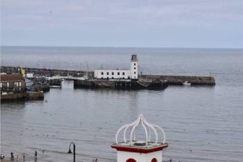 Lighthouse View - Amazing sea and beach view - Free Sky TV including Sports and Movies - Fast WIFI - Free Private Parking, Scarborough (Foto 3)