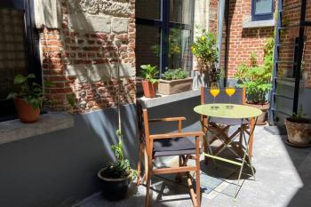 Duplex in historical centre with private courtyard, Amberes (foto 2)