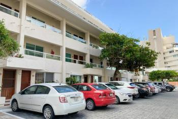 Brisas Shores 07 Beachfront Condo, Ocean view Pool and garden area, Zona Hotelera Cancun, Cancún (photo 5)