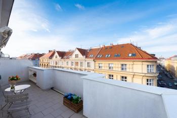 BRIGHT CHARMING Apt with TERRACE, PARKING & AirCo., Praha (fotografie 2)