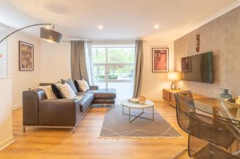 Merchant City Glasgow Green Apartment With Parking, Glasgow (photo 2)