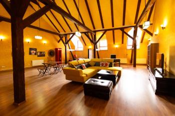 The Attic - Large Open-Space in the Old Town of Brasov, minutes away from The Black Church, Braşov (Foto 2)