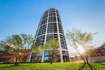 Castle view and city skyline view, Sky Park residence, Bratislava (fotografie 2)