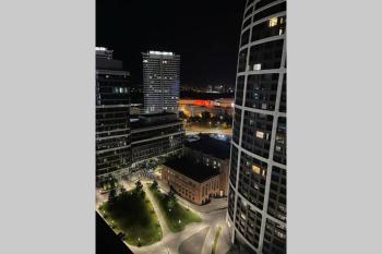 Castle view and city skyline view, Sky Park residence, Bratislava (fotografie 3)