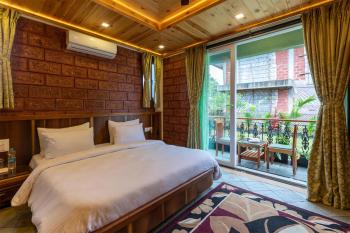 StayVista at Status Villa with Heated Pool, Panchgani (fotografie 3)