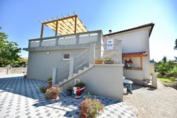 Apartment in Vir with Terrace, Air conditioning, Wi-Fi (4592-1), Вир (фото 2)