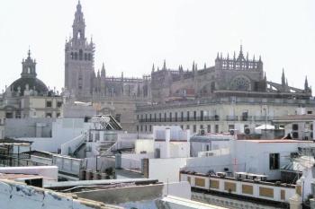 Top-notch downtown house with private rooftop terrace and parking opt, Seville (photo 2)