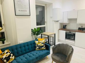 Cheerful 2 Bedroom Homely Apartment, Sleeps 6 Guest Comfy, 3x Double Bed, Parking, Free WiFi, Suitable For Business, Leisure Guest,Glasgow, Glasgow West End, Near City Centre, Glasgow (Foto 3)