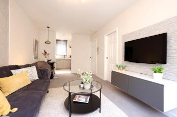 JOIVY Modern 1 bed Flat in West End, close to Princes Gardens, Edinburgh (photo 3)
