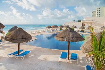 Oceanfront white sand beach condo for families, Cancún (Foto 4)