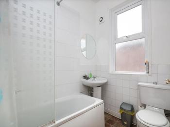 Short Term Shared R&R In Chorlton, Manchester (zdjęcie 5)