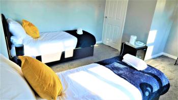 Spacious 3 bed house, great for FAMILIES and CONTRACTORS, sleeps 5 plus FREE Parking - Triumph Serviced Accommodation Wolverhampton, Wolverhampton (fotografie 4)