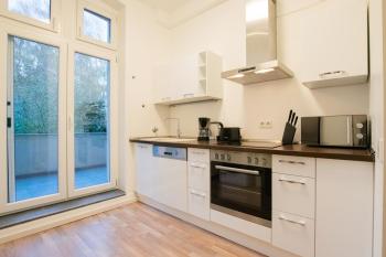 Tolstov Apartments - 1 or 3 Room Apartments - 20 Min Messe DUS and Old Town DUS, Düsseldorf (photo 5)