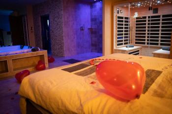 LE LOFT A BULLES (85m2 Jacuzzi Hammam Billiard Bar Douche Sauna), Strasbourg (photo 4)