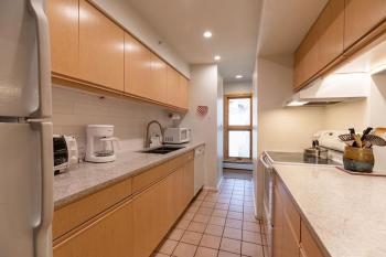 Condo with Outdoor Heated Pool & Free Uncovered Parking, Vail (photo 4)