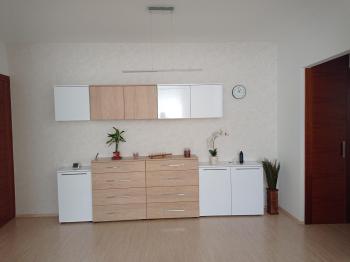 Amazing flat in old town with large balcony, Bratislava (fotografie 3)