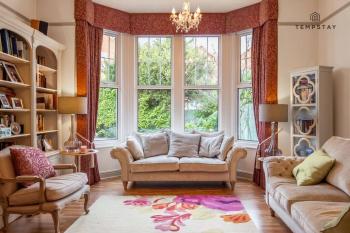 LUXURY HOME - CENTRAL WINDSOR, GATED PARKING - By Tempstay, Windsor (zdjęcie 3)