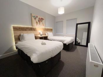 Glasgow 2 Bedroom Apartment, Glasgow (photo 3)