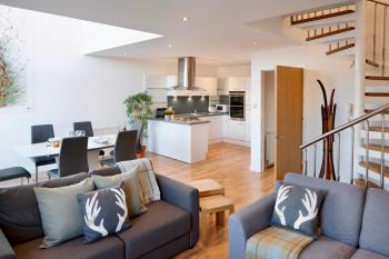 CITY CENTRE APARTMENT with Free Secure Underground Parking, Глазго (фото 5)
