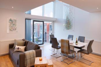 CITY CENTRE APARTMENT with Free Secure Underground Parking, Глазго (фото 3)