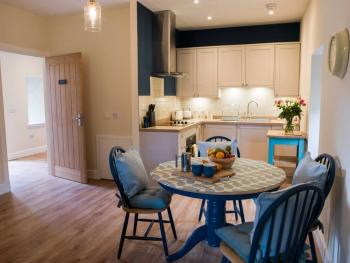 Stunning Edinburgh 1820s stables converted studio, Edinburgh (photo 3)