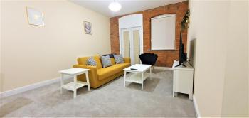 Shakespeare Views - Modern Northampton Apartment, Northampton (photo 2)