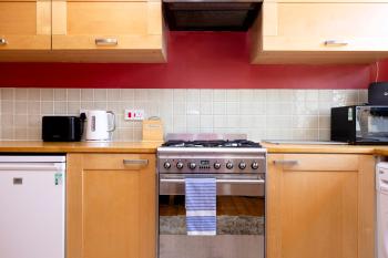 JOIVY Old Town 1-Bed Apartment with Stunning Views, Edinburgh (photo 5)