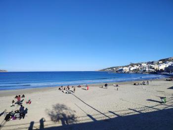 BEACHFRONT with Seaviews Apartment No56 Award Winner Unbeatable Location for Closeness to the Sea Ideal for Guests looking for Winter Spring and Autumn Breaks in Sunny Malta Also Ideal for Coastal Hikers, Меллиха (фото 4)