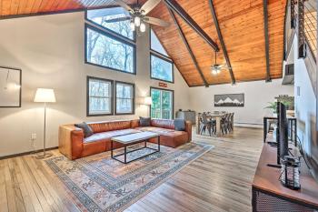Game Room, Fire Pit and Deck Spacious Poconos Home!, Lake Harmony (fotografie 5)