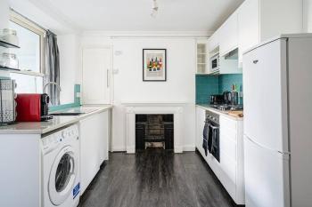 BRAND NEW LSITING!Wonderful One Bedroom Apartment, Bath (photo 4)