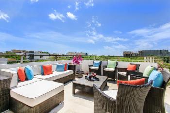 3-Level Condo with a Private Balcony & Rooftop Lounge, Playa del Carmen (photo 2)
