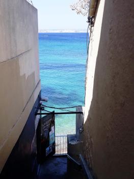Chouette Cabanon sur la plage vue mer et terrasse privée, Marseille (photo 3)