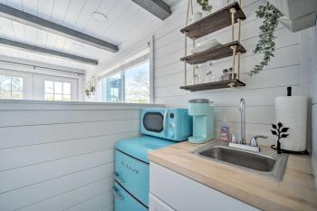 Modern Studio with Mtn Views and Lake On-Site!, Canyon Lake (photo 2)