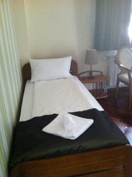 SUNNY HOUSE APARTMENTS WITH an OUTDOOR POOL AND FREE PARKING, Skopje (zdjęcie 4)