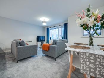 Pass the Keys Spacious Manchester Apartment with Parking, Manchester (photo 3)